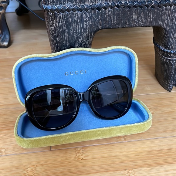 Women Authentic Black Gucci Sunglasses Excellent Condition Hardly Worn - Picture 7 of 11